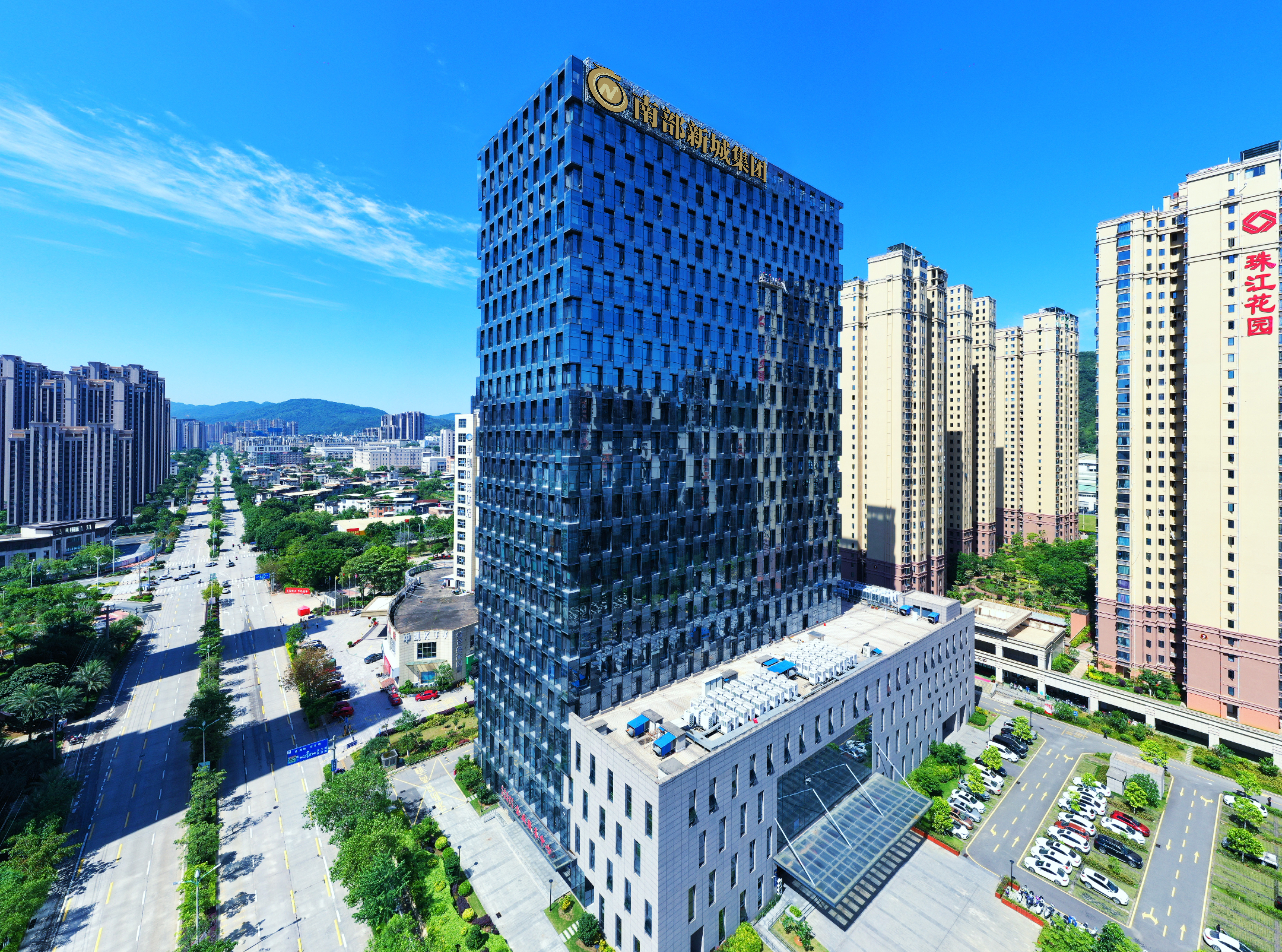 集团简介(图1) 南部新城集团外墙照片.jpg